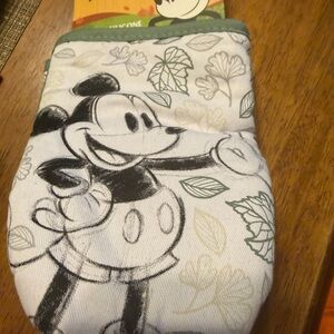 Disney Black & White Mickey Mouse Oven Mitt with Green Trim